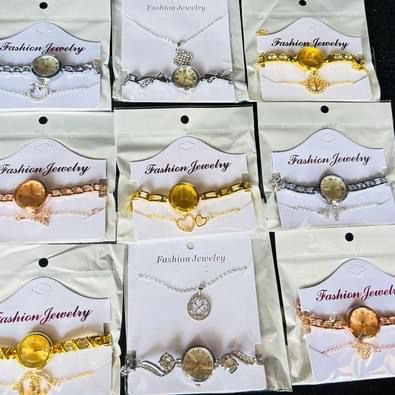 ladies watch and bracelets sets(5 mixed?